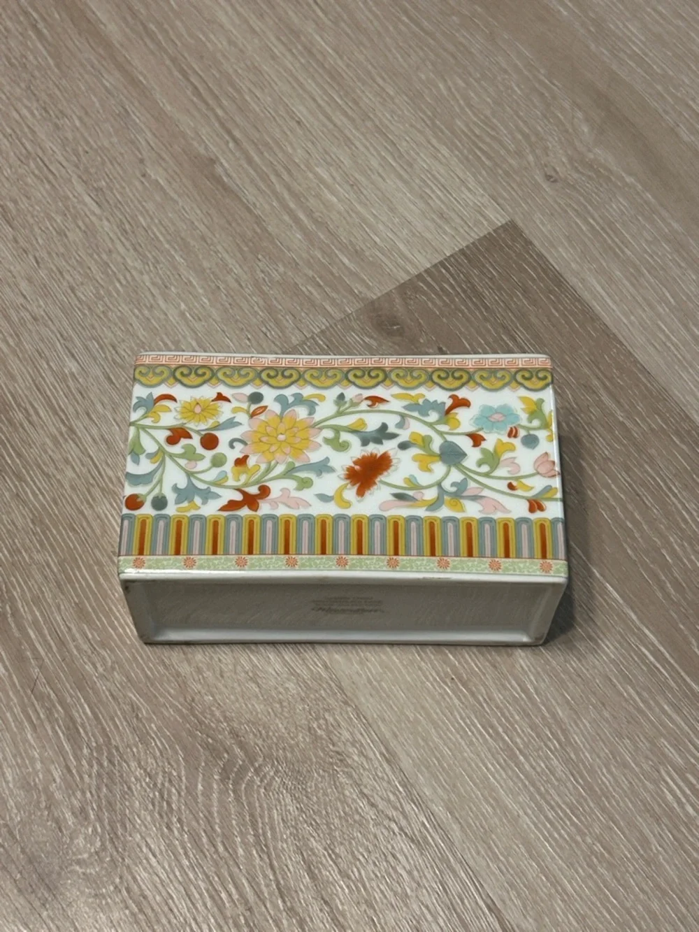 Andrea by Sadek Winterthur Rare Book Collection Floral Porcelain FlowerFrog Vase